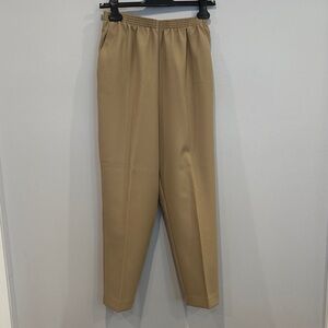 Alfred Dunner Women’s Khaki Professional Pants NWT 10P